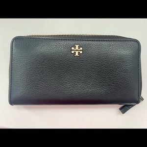 Tory Burch black leather wallet